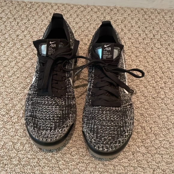 Nike VaporMax Shoes - Picture 2 of 4